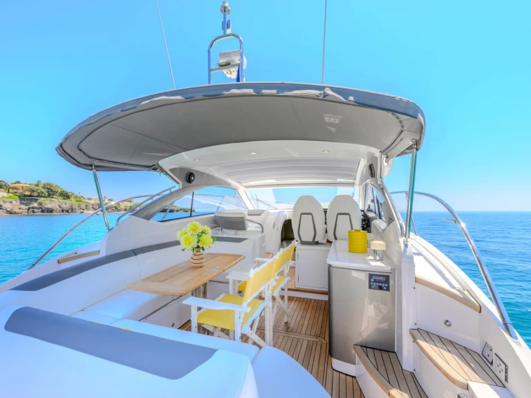 Princess Princess V40 charter bareboat eller skeppad i Monaco-Ville