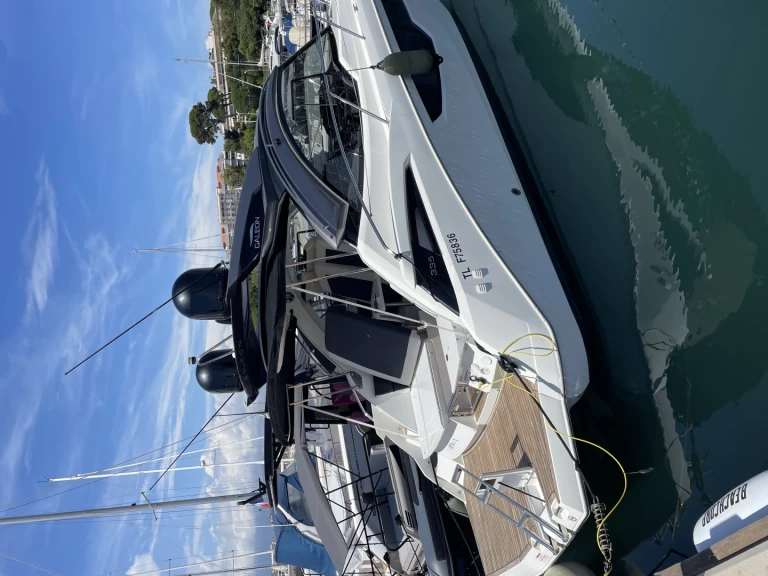 Lyx yacht för uthyrning Antibes till det bästa priset 