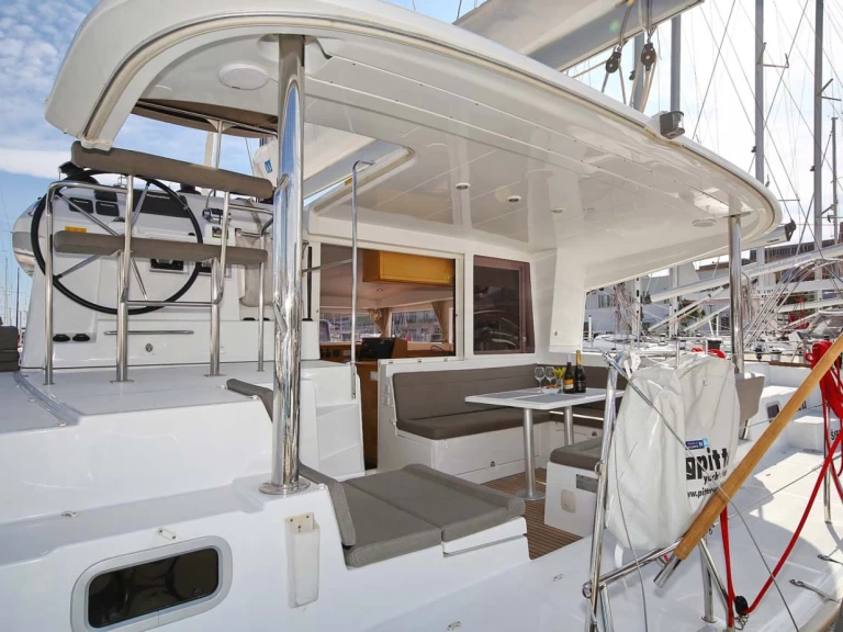 Hyra Katamaran  med eller utan skeppare Lagoon Trogir  