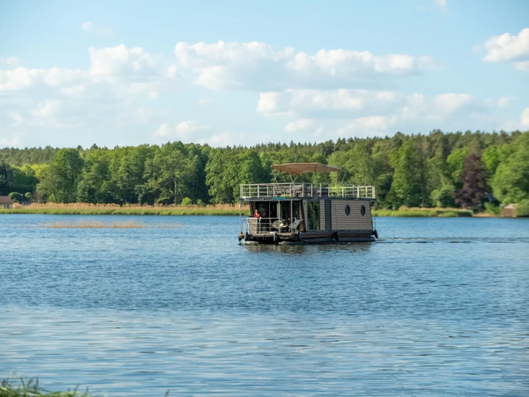 Båtuthyrning WOMA Woma D13 i Fürstenberg/Havel på Samboat 