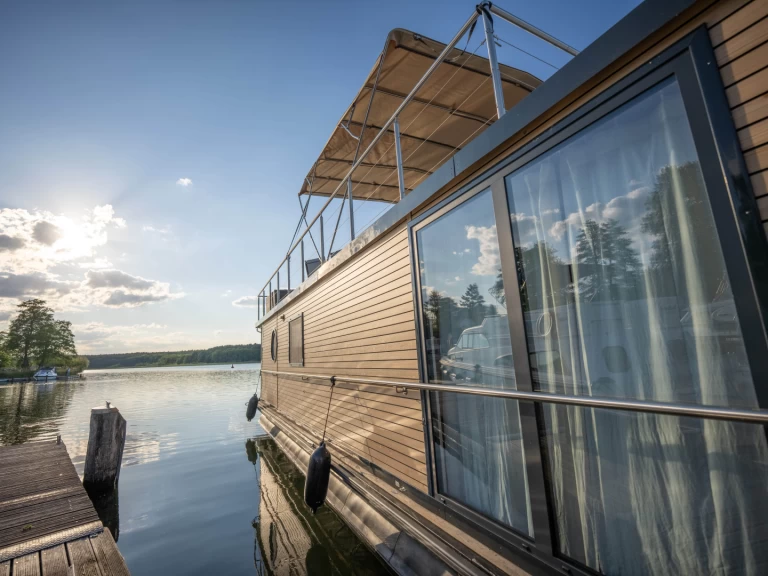 WOMA Woma D13 charter bareboat eller skeppad i Fürstenberg/Havel