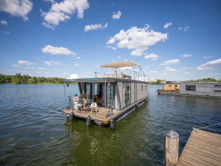 Yacht charter Fürstenberg/Havel billig Woma D13