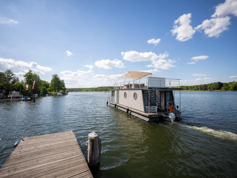 Båtuthyrning WOMA Woma D13 i Fürstenberg/Havel på Samboat 