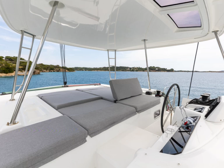 Hyra Katamaran  med eller utan skeppare Lagoon Pórto Chéli 