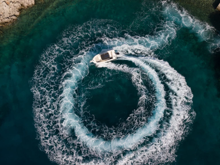 Hyra Motorbåt  med eller utan skeppare Boston Whaler Ýdra 