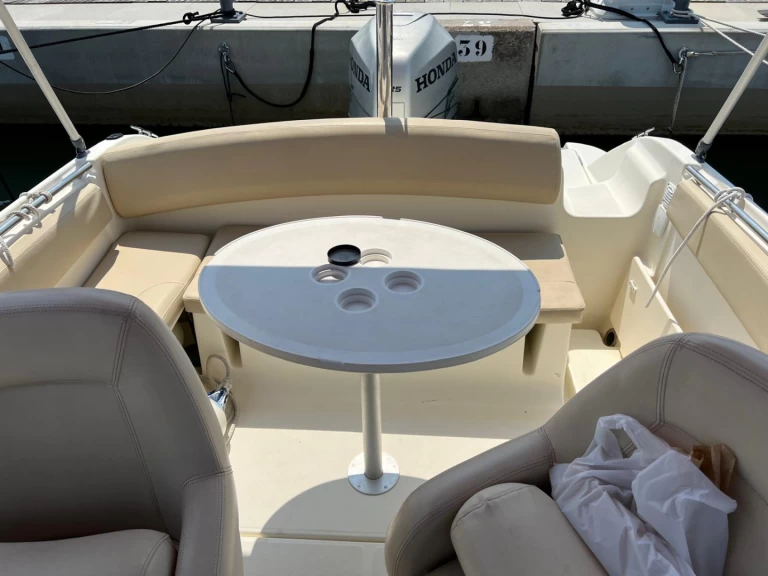 Båtuthyrning Jeanneau Cap Camarat 7.15 WA i Les Issambres på Samboat 