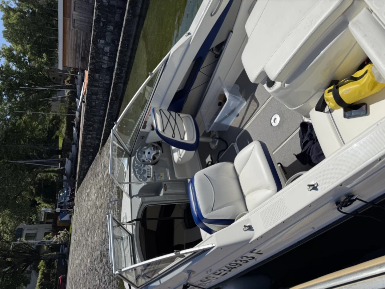 Uthyrning Motorbåt  Bayliner med en båtlicens 