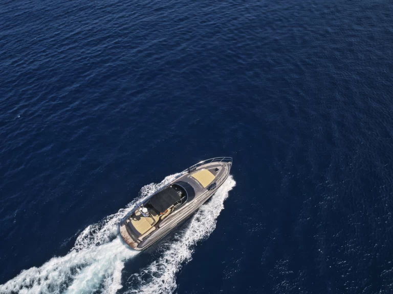 Lyx yacht för uthyrning Limáni Lavríou till det bästa priset 