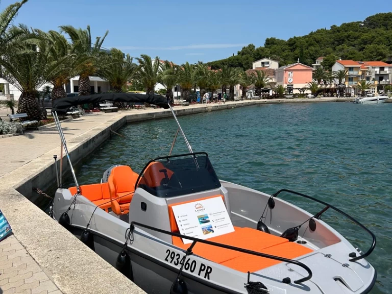 Quicksilver Activ 555 Open charter bareboat eller skeppad i Kukljica