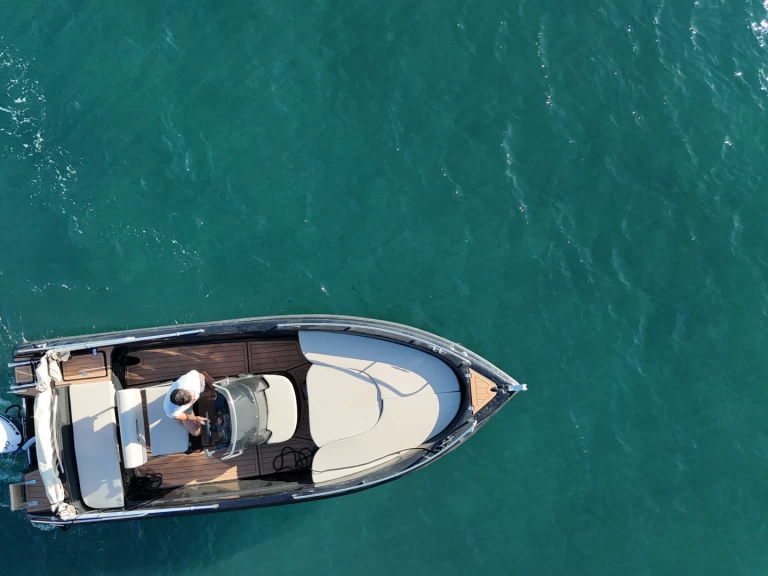 Hyra Motorbåt  med eller utan skeppare Poseidon Firá 
