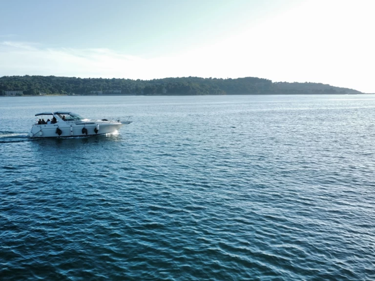 Yacht charter Pula  billig Express 360