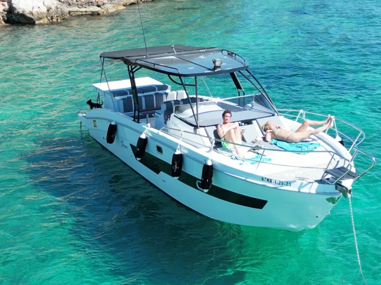 Saver Saver 330 Sport charter bareboat eller skeppad i Palma de Mallorca
