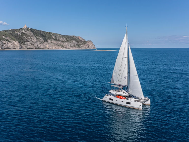 Uthyrning Furnari - Nautitech Nautitech 46 Fly av Samboat 