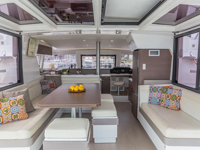 Hyra Katamaran  med eller utan skeppare Bali Palermo 