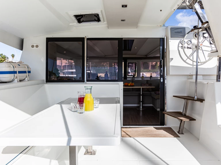 Yacht charter Furnari billig Lucia 40