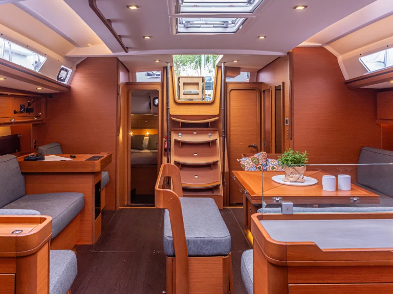 Dufour Dufour 56 Exclusive charter bareboat eller skeppad i Furnari