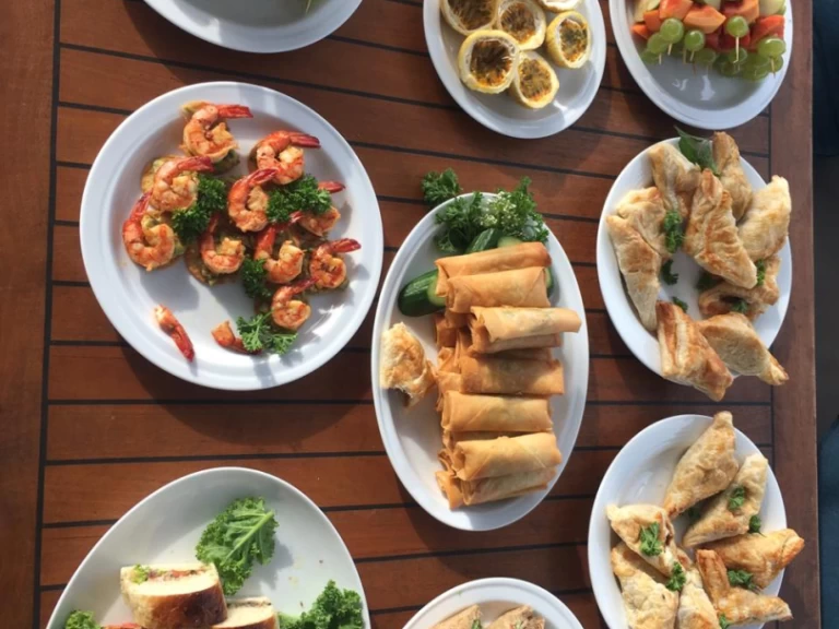 Yacht charter Trincomalee billig catamaran