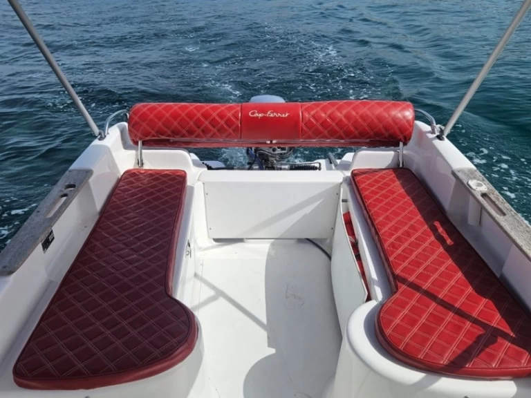 Uthyrning Motorbåt  B2 Marine med en båtlicens 