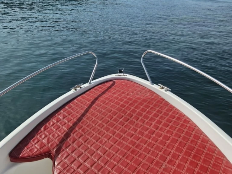 B2 Marine CAP-FERRET 452 Open San Permis charter bareboat eller skeppad i Saint Raphael
