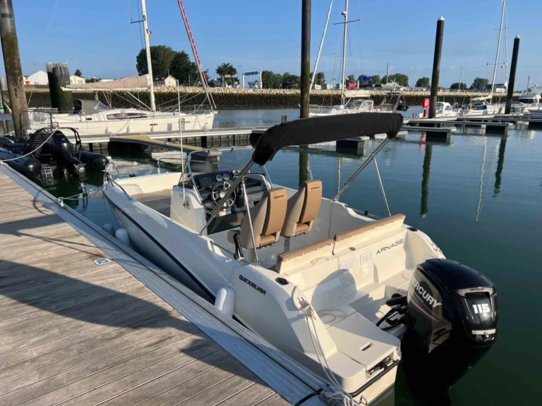 Hyra Motorbåt  med eller utan skeppare Quicksilver Ouistreham 