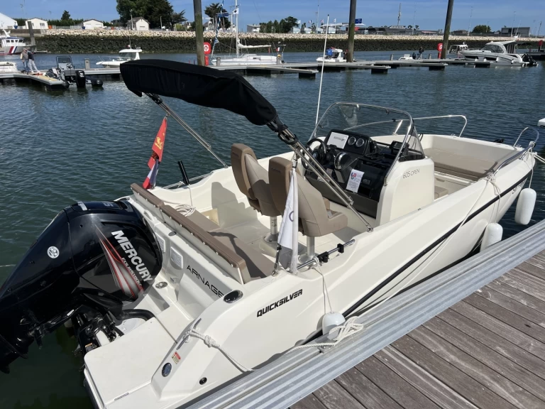 Uthyrning Motorbåt  Quicksilver med en båtlicens 