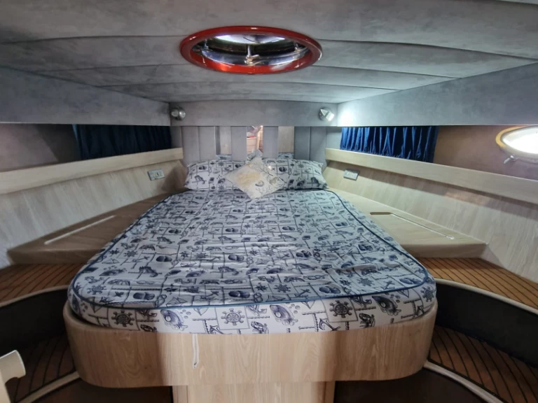 Uthyrning Motorbåt  Partenautica med en båtlicens 