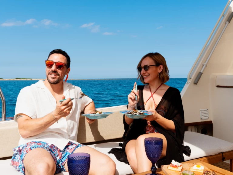 Hyr en Hatteras Hatteras 52 Convertible Marzamemi 