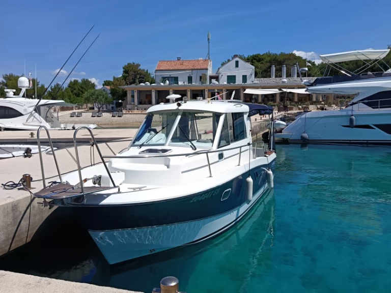 Uthyrning Motorbåt  Bénéteau med en båtlicens 