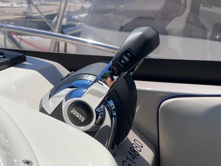 Uthyrning Motorbåt  Eolo med en båtlicens 