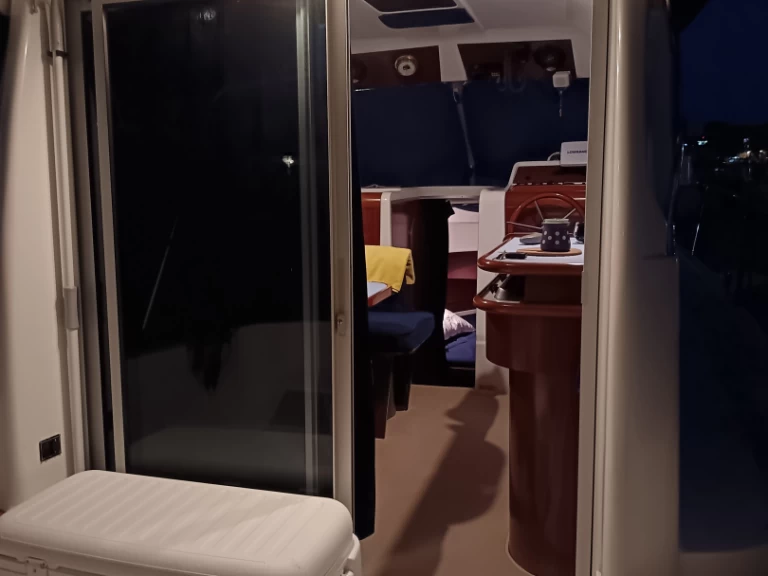 Uthyrning Motorbåt  Bénéteau med en båtlicens 