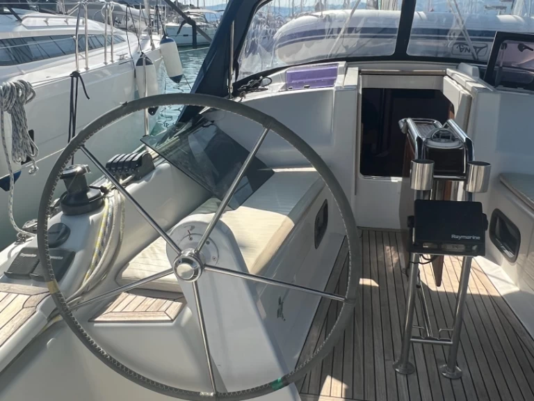 Segelbåt  för uthyrning Kaštela till det bästa priset 