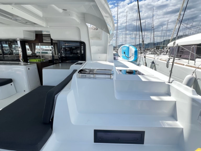 Lagoon Lagoon 46 charter bareboat eller skeppad i Kaštela