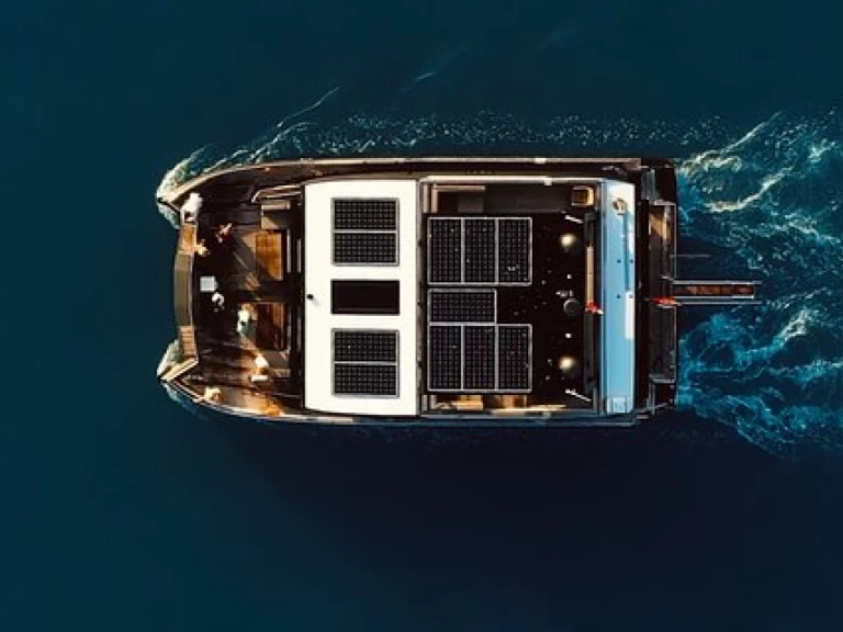 Uthyrning Katamaran  Custom Made med en båtlicens 