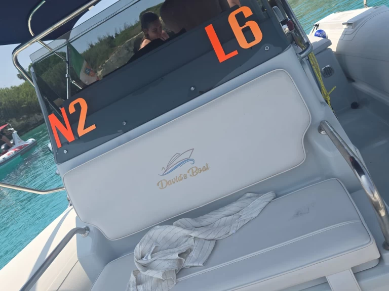 Uthyrning RIB Joker Boat med en båtlicens 
