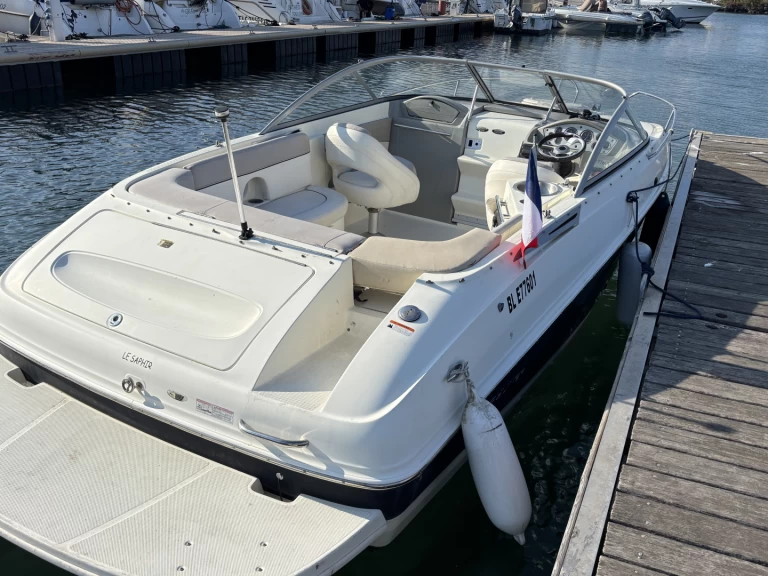 Uthyrning Motorbåt  i Le Cap d'Agde - Bayliner Cuddy 702