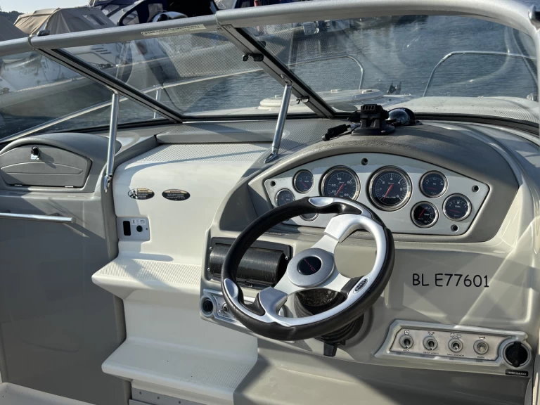 Uthyrning Motorbåt  Bayliner med en båtlicens 