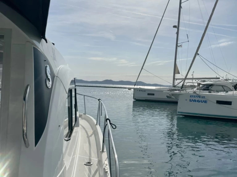 Yacht charter Borik Marina billig Antares 8 OB