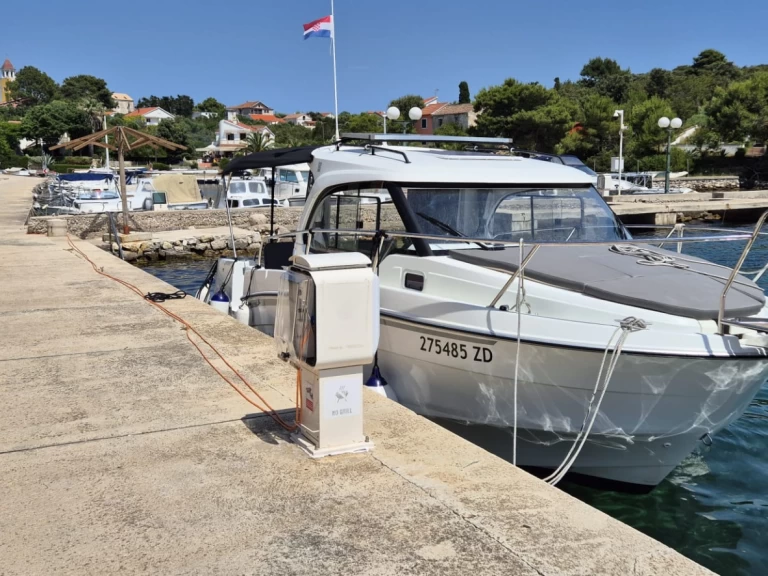 Uthyrning Motorbåt  Bénéteau med en båtlicens 