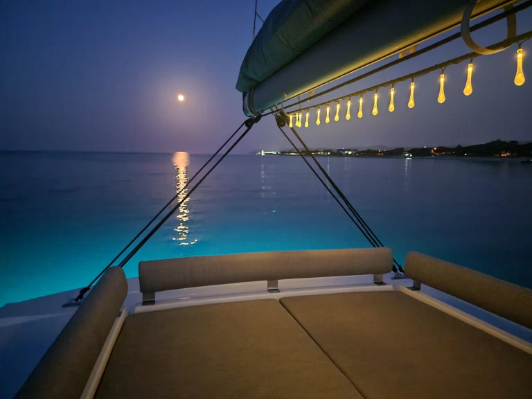 Bali Bali 4.2 charter bareboat eller skeppad i Porto Cervo