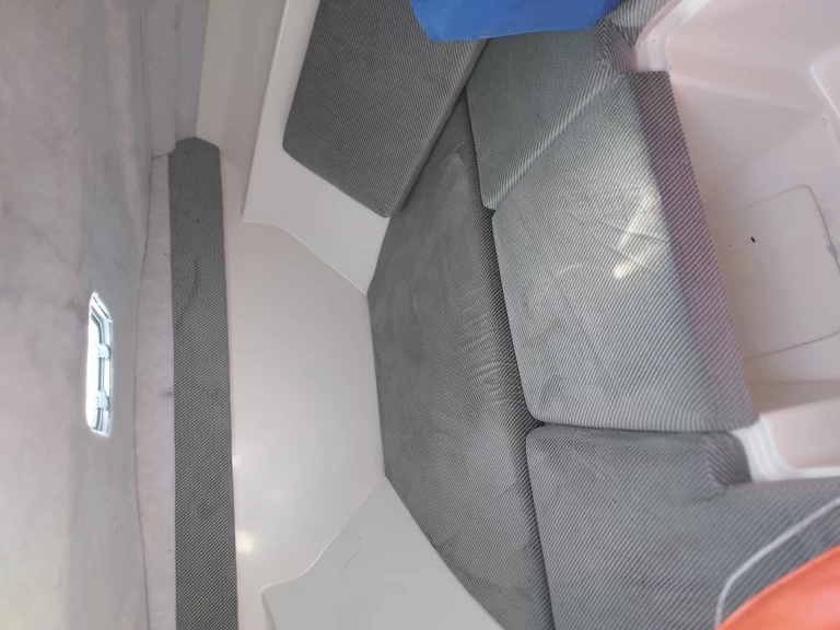 Kelt Azura 570 Cabin charter bareboat eller skeppad i Argelès-sur-Mer