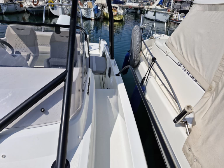 Bénéteau Flyer 8 SUNdeck charter bareboat eller skeppad i Barcelona