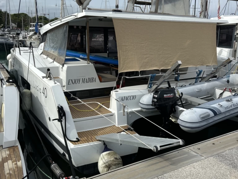 Uthyrning Katamaran  Fountaine Pajot med en båtlicens 