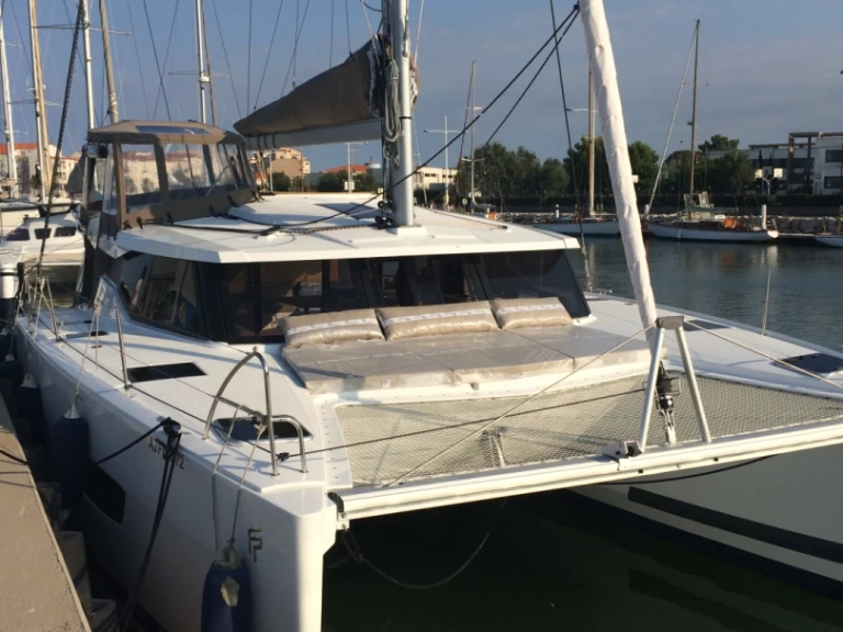 Fountaine Pajot Isla charter bareboat eller skeppad i Cannes