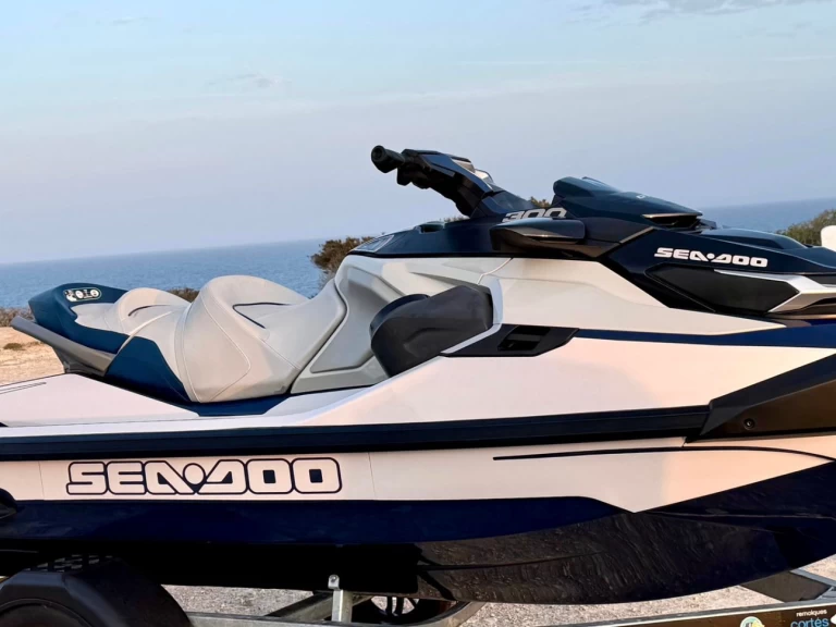 Jet ski för uthyrning Marina Ibiza till det bästa priset 