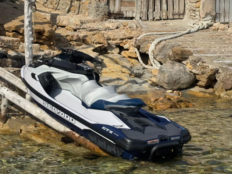 Sea-Doo Gtx limited 300 charter bareboat eller skeppad i Marina Ibiza