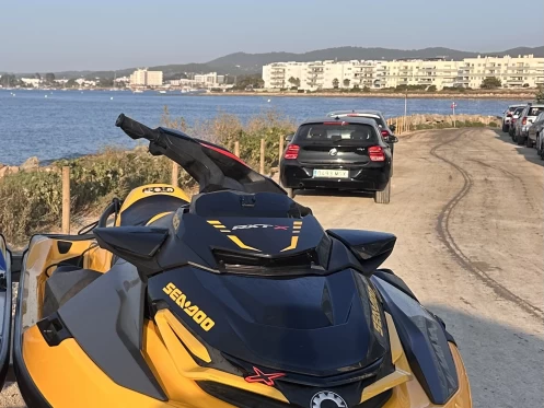 Hyr en Sea-Doo RXT X 300 Marina Ibiza 