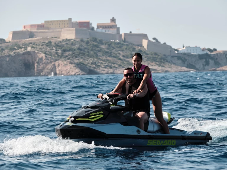 Hyr en Sea-Doo RXT-X 325 cv Ibiza Town 