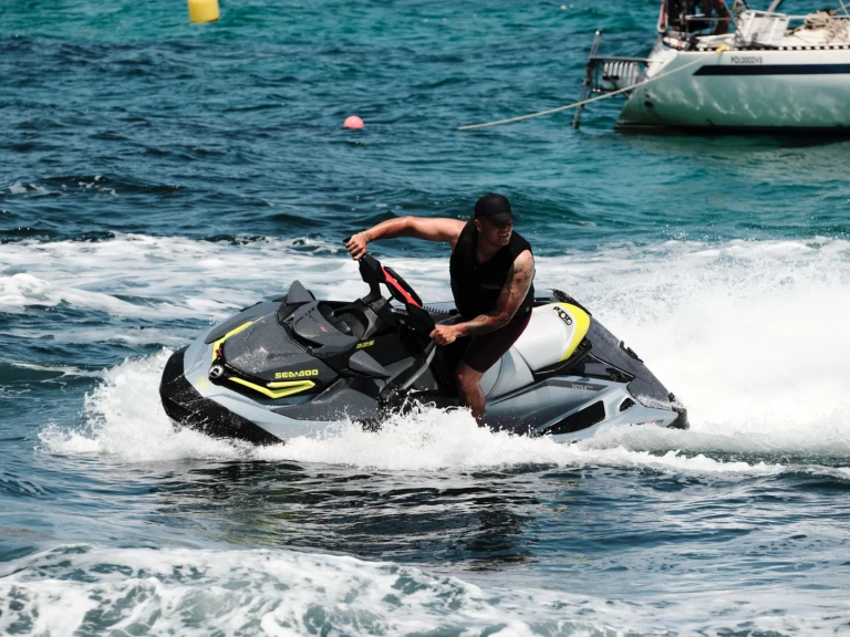 Uthyrning Jet ski i Ibiza Town - Sea-Doo RXT-X 325 cv