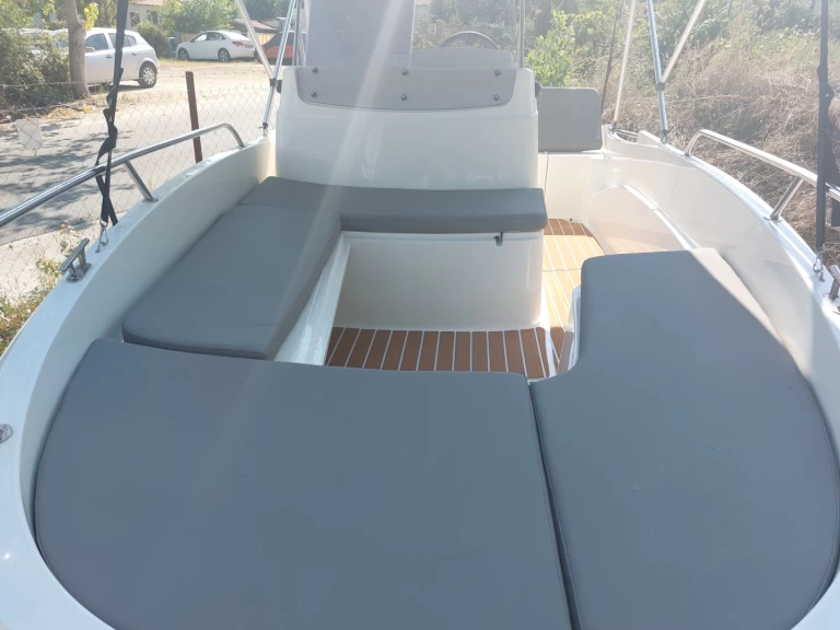 Uthyrning Motorbåt  Remus med en båtlicens 