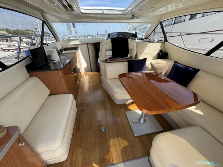 Régal Commodore 38 charter bareboat eller skeppad i Menton